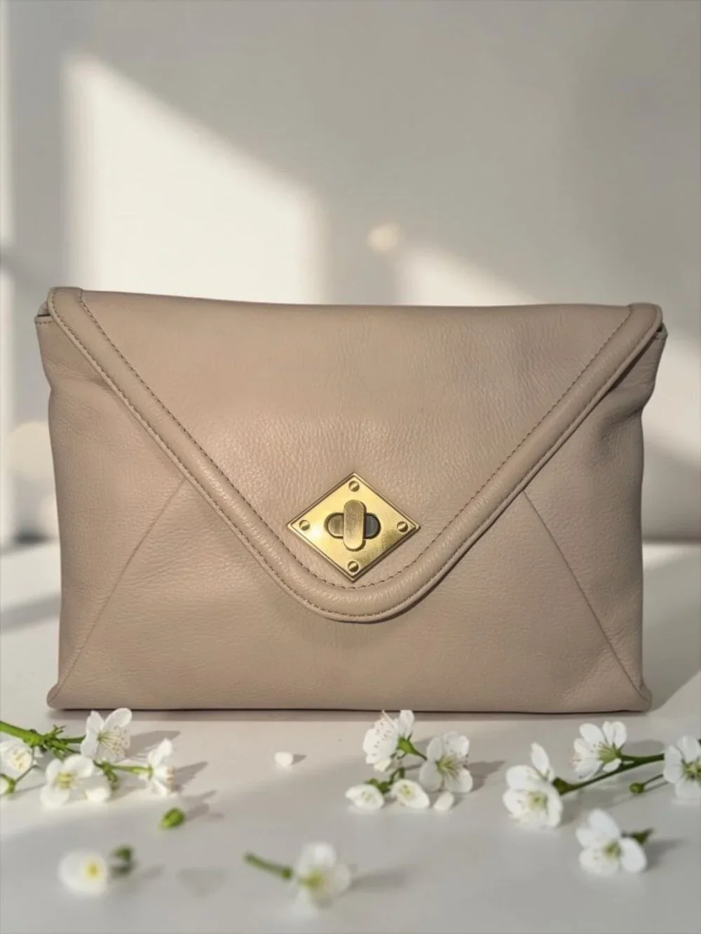 Kate Landry 2-Way Shoulder Bag Beige Pebbled Leather Turn Lock Envelope Clutch - Picture 2 of 11